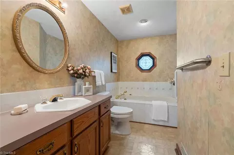 Bath - 4875 Hampton Rd, Clemmons, NC 27012 photo 3 of 3