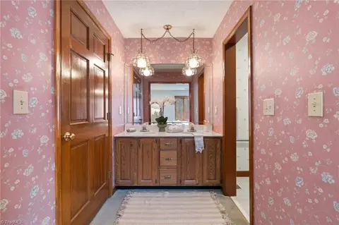 Bath - 4875 Hampton Rd, Clemmons, NC 27012 photo 1 of 3