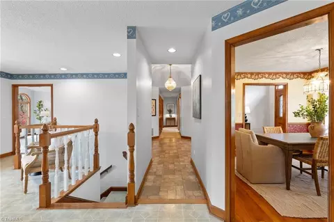 Entry Way - 4875 Hampton Rd, Clemmons, NC 27012 photo 3 of 4