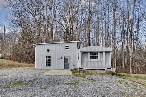 4183 Flinchum Farm Rd, Liberty, NC 27298