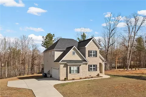 5572 Friendship Glen Dr, Browns Summit, NC 27214
