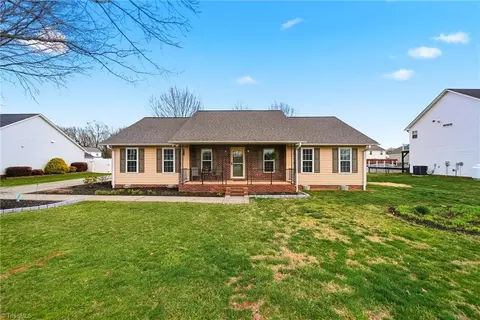 209 Charleston Ridge Dr, Mocksville, NC 27028