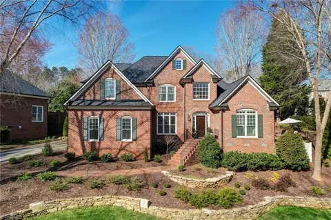 7 Foxglove Ln, Greensboro, NC 27455