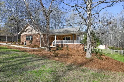 521 Dogwood Dr, Liberty, NC 27298