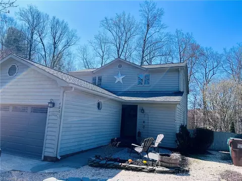 420 Chester Woods Ct, High Point, NC 27262