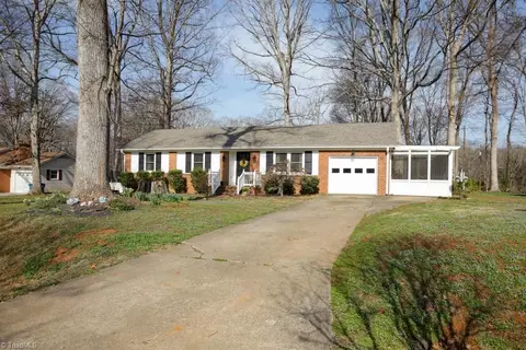 5003 Hiddenbrook Ct, Mcleansville, NC 27301