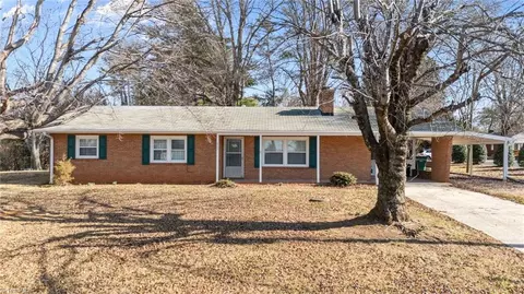 3805 Littlebrook Dr, Clemmons, NC 27012