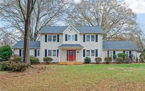 223 Ivy Cir, Advance, NC 27006