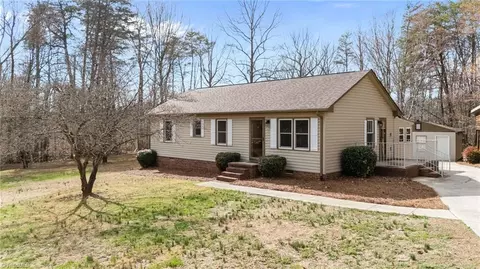 8826 Colgate Rd, Stokesdale, NC 27357