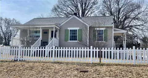 1607 Larkin St, High Point, NC 27262