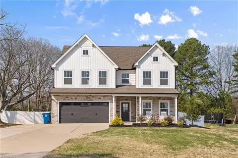 109 Sherwood Ct, Advance, NC 27006