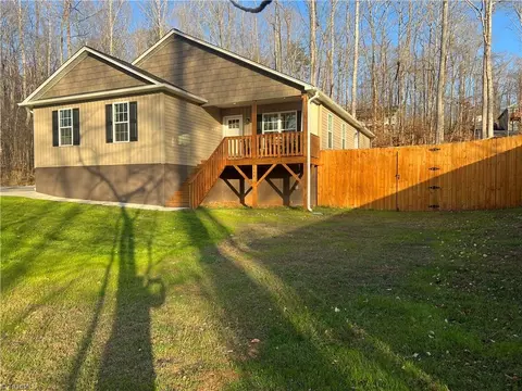 555 Lake Drive 9, Lexington, NC 27292