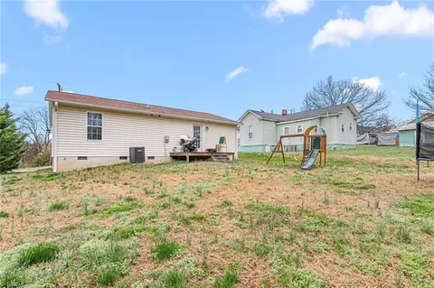 Exterior - 405 Amazon St, Thomasville, NC 27360 photo 4 of 5
