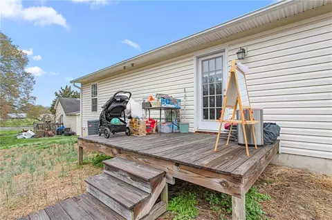 Exterior - 405 Amazon St, Thomasville, NC 27360 photo 3 of 5