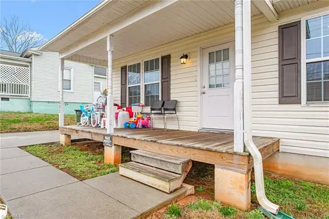 Exterior - 405 Amazon St, Thomasville, NC 27360 photo 2 of 5