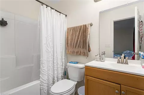 Bath - 405 Amazon St, Thomasville, NC 27360 photo 1 of 2