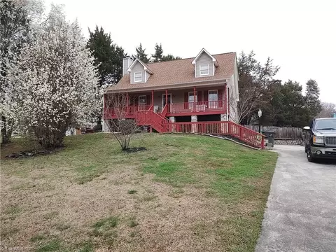 6004 Stone Bluff Dr, Clemmons, NC 27012