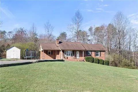 1041 Tom East Rd, Westfield, NC 27053