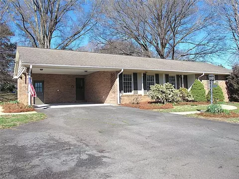 2862 Spicewood Dr, Winston Salem, NC 27106