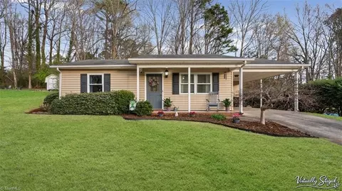 926 Meadowbrook Rd, Asheboro, NC 27203