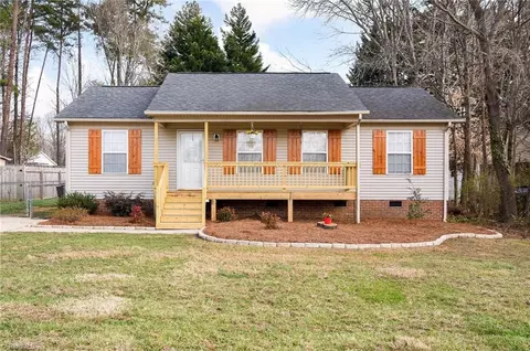 609 Ladford Ln, High Point, NC 27265
