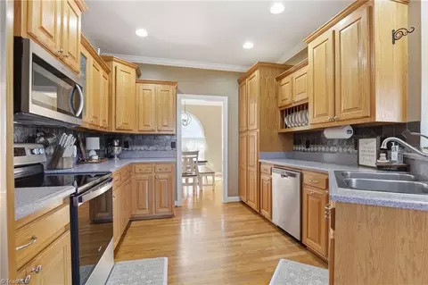 Kitchen - 362 Mountain Shadows Dr, Purlear, NC 28665 photo 2 of 3
