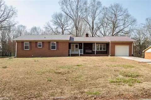 115 Monroe Dr, Lexington, NC 27295