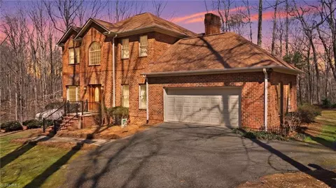 1100 Woodridge Ln, Yadkinville, NC 27055