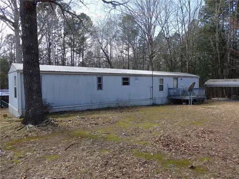 2285 Forest Hills Dr, Asheboro, NC 27205