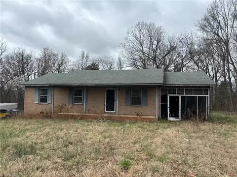 254 Lowell St, Lexington, NC 27295