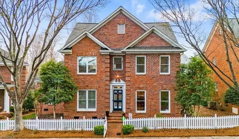 14 Checkerberry Sq, Greensboro, NC 27455
