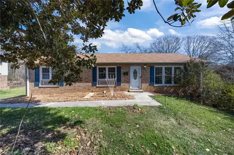 304 Eastway Ln, Graham, NC 27253