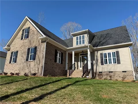 2442 Farmwood Ln, Asheboro, NC 27205