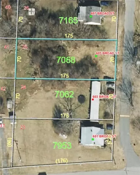 605 Broad St, Walnut Cove, NC 27052