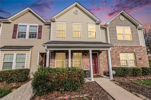 424 Sandybrooke Dr, High Point, NC 27265