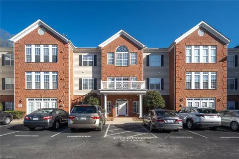 524 College Rd #307, Greensboro, NC 27410