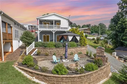 132 Eagle Dr, New London, NC 28127