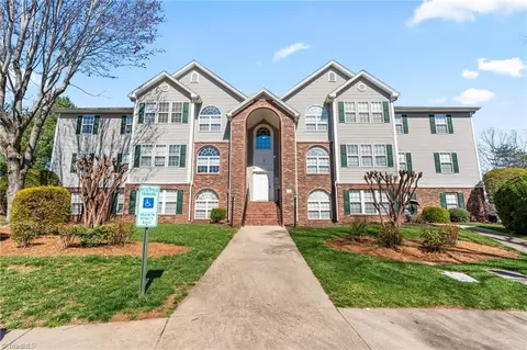 722 Scholastic Ct, Winston Salem, NC 27106