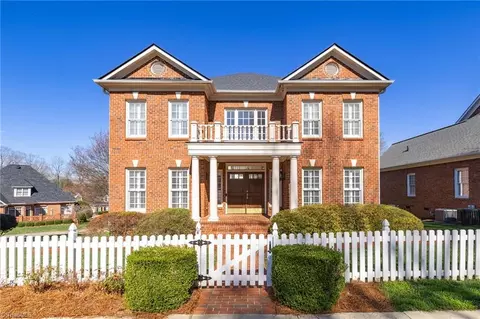 19 Thimbleberry Sq, Greensboro, NC 27455