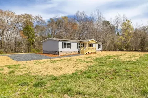 153 Mosley Loop, Madison, NC 27025 photo 4