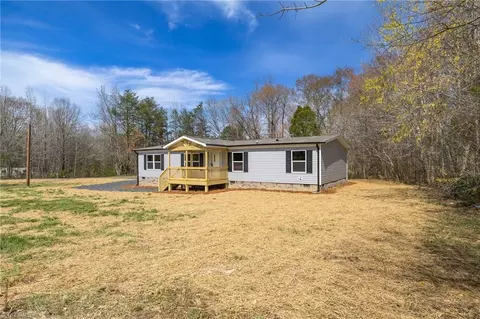 153 Mosley Loop, Madison, NC 27025 photo 3