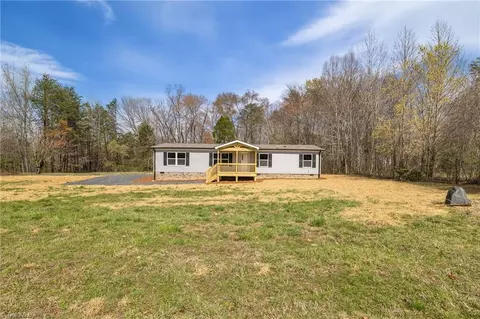 153 Mosley Loop, Madison, NC 27025 photo 2