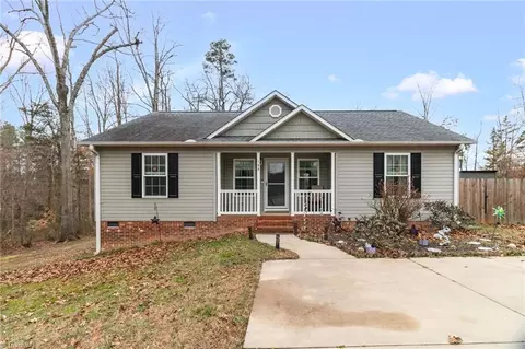 104 Black Ave, Thomasville, NC 27360