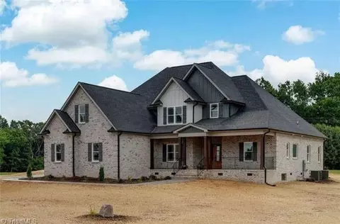 7216 Woodfield Heights Dr, Stokesdale, NC 27357