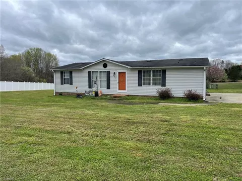 635 Old Wesley Chapel Rd, Linwood, NC 27299