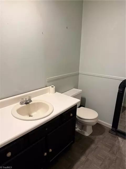Bath - 4151 Valley Ridge Dr, Trinity, NC 27370 photo 2 of 3