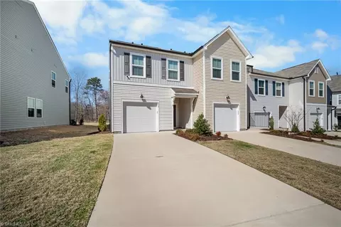 818 Falls Grove Trl, High Point, NC 27265