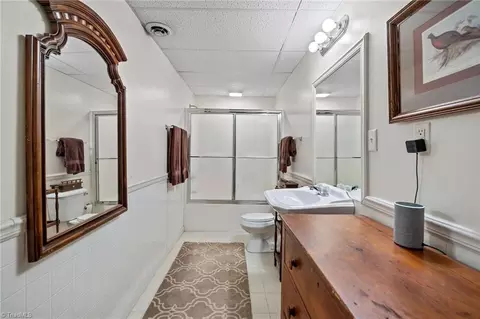 Bath - 709 Overbrook Dr, High Point, NC 27262 photo 4 of 4
