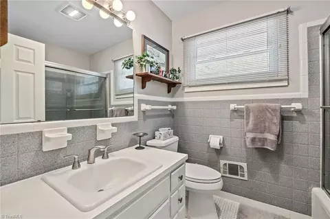 Bath - 709 Overbrook Dr, High Point, NC 27262 photo 1 of 4