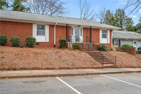 2708 Waldorf Cir, Winston Salem, NC 27106